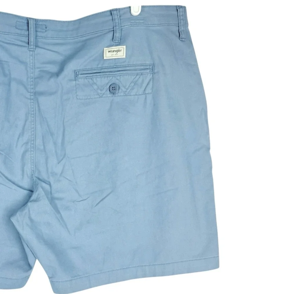 Wrangler Men's Regular Fit Medium Stretch Blue Shorts Size 42 Inseam 7